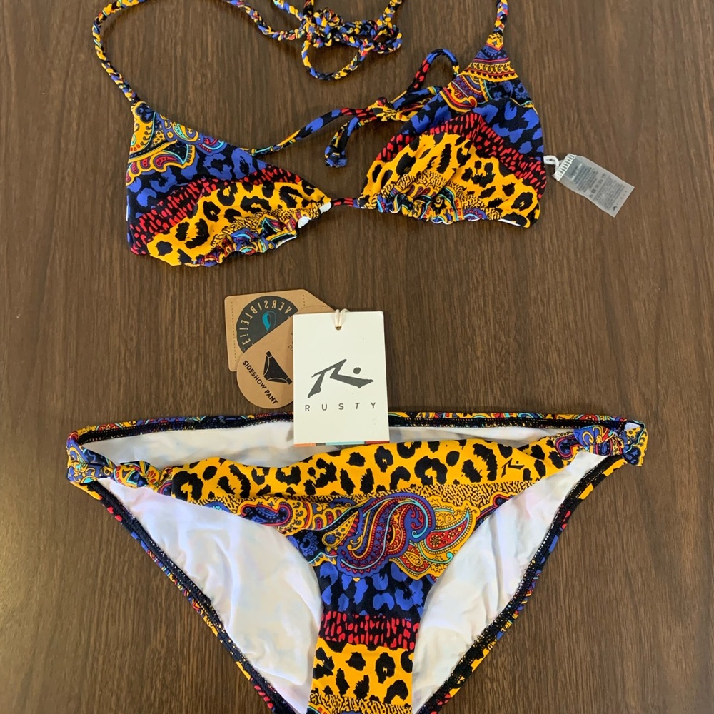 BNWT Jr/Womens 2 piece Swimwear w/ reversible top (size Med)
